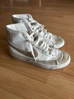 Nike Blazer Mid 77 Light Bone Sneakers Women’s 7